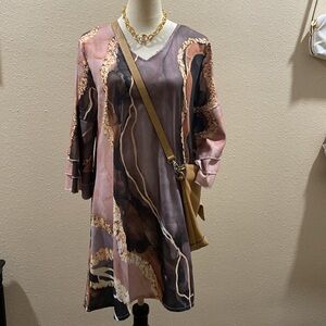 Pretty long sleeve dress.  Great design that fits great.